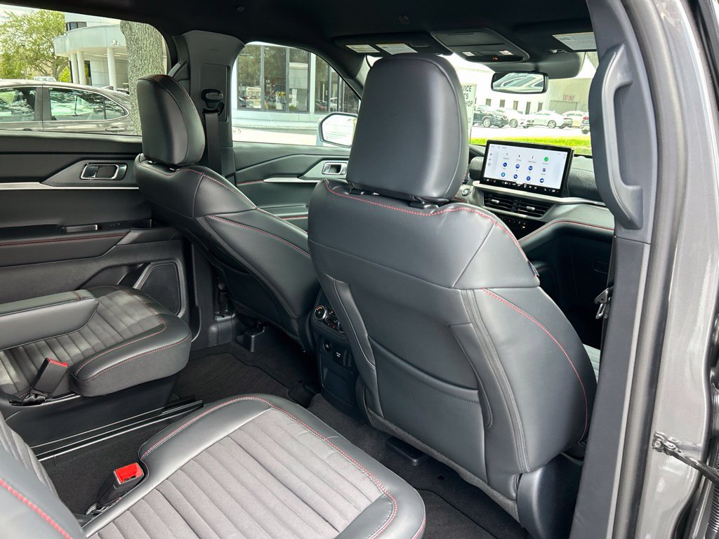 Used 2026 Ford Explorer ST-Line w/ ST-Line Street Pack RWD image 46