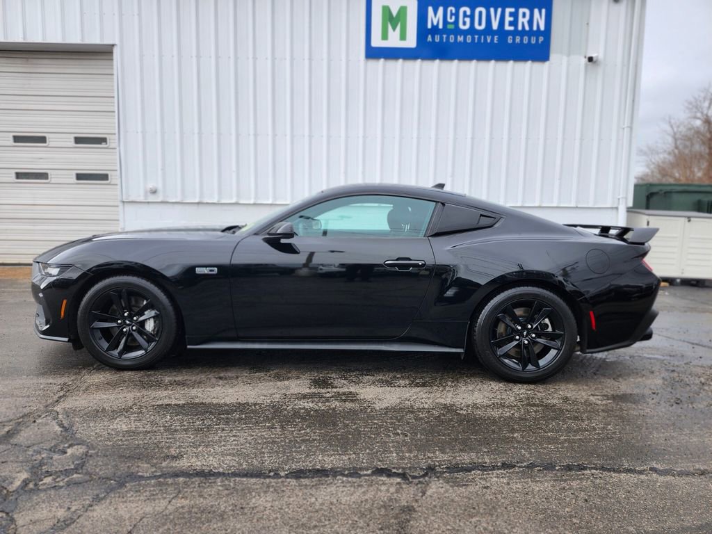 Used 2024 Ford Mustang GT RWD image 2