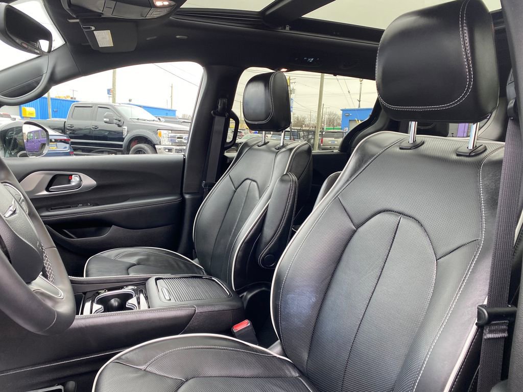 Used 2026 Chrysler Pacifica Limited image 10