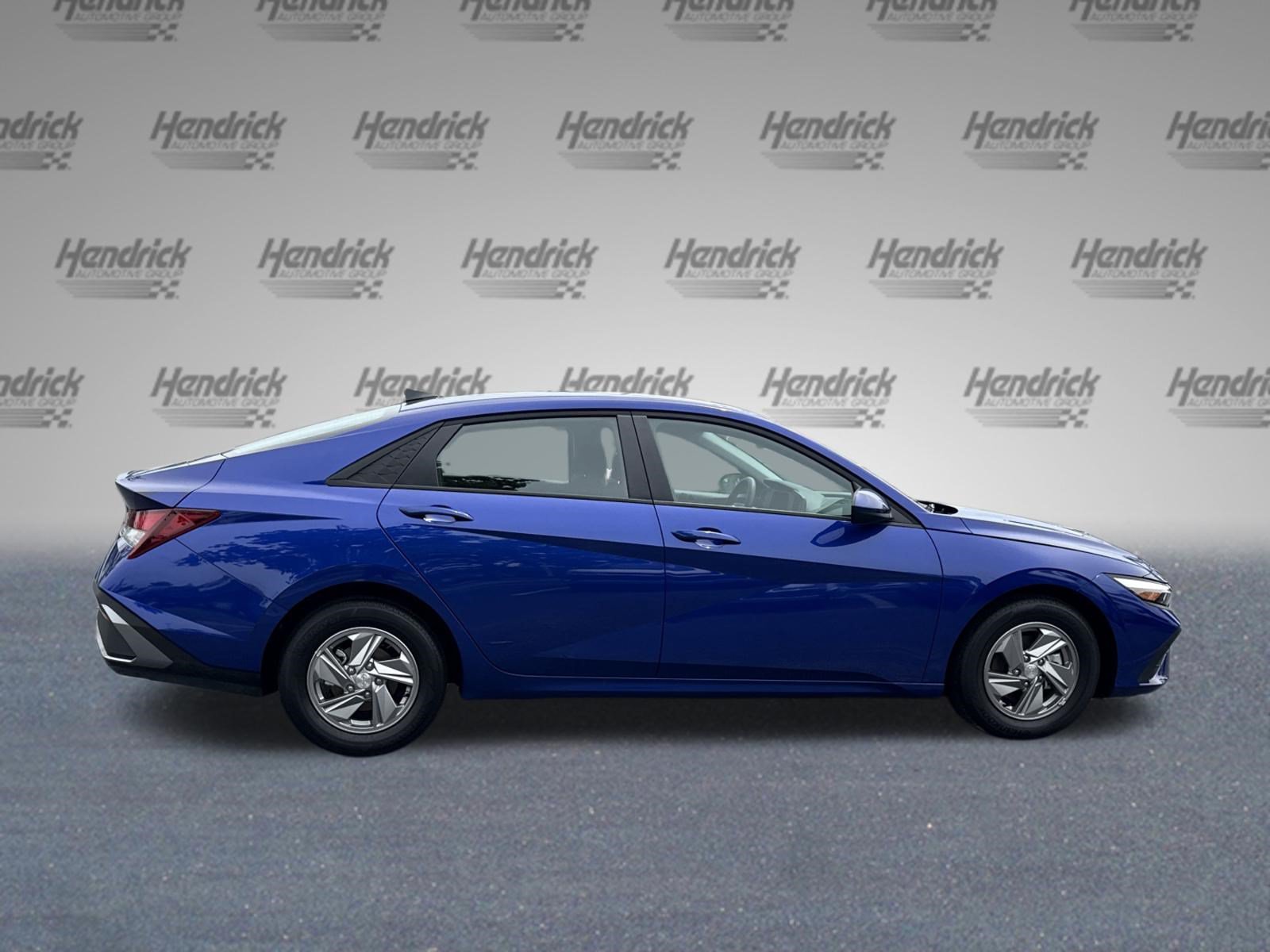 Used 2025 Hyundai Elantra SE FWD image 11