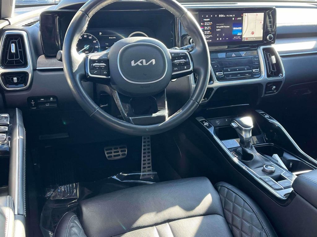 Used 2023 Kia Sorento SX Prestige image 2