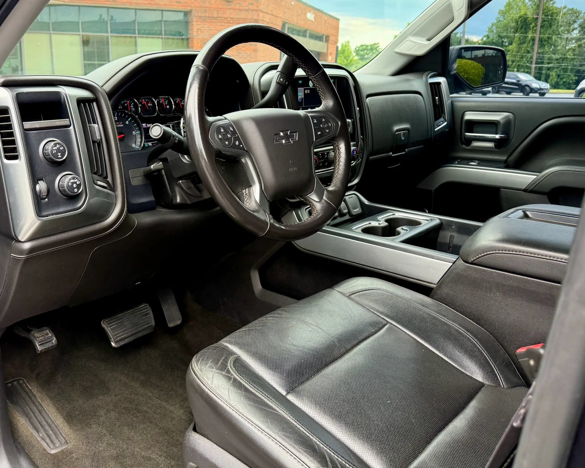 Used 2015 Chevrolet Silverado 1500 LTZ Z71 w/ LTZ Plus Package AWD/4WD image 12
