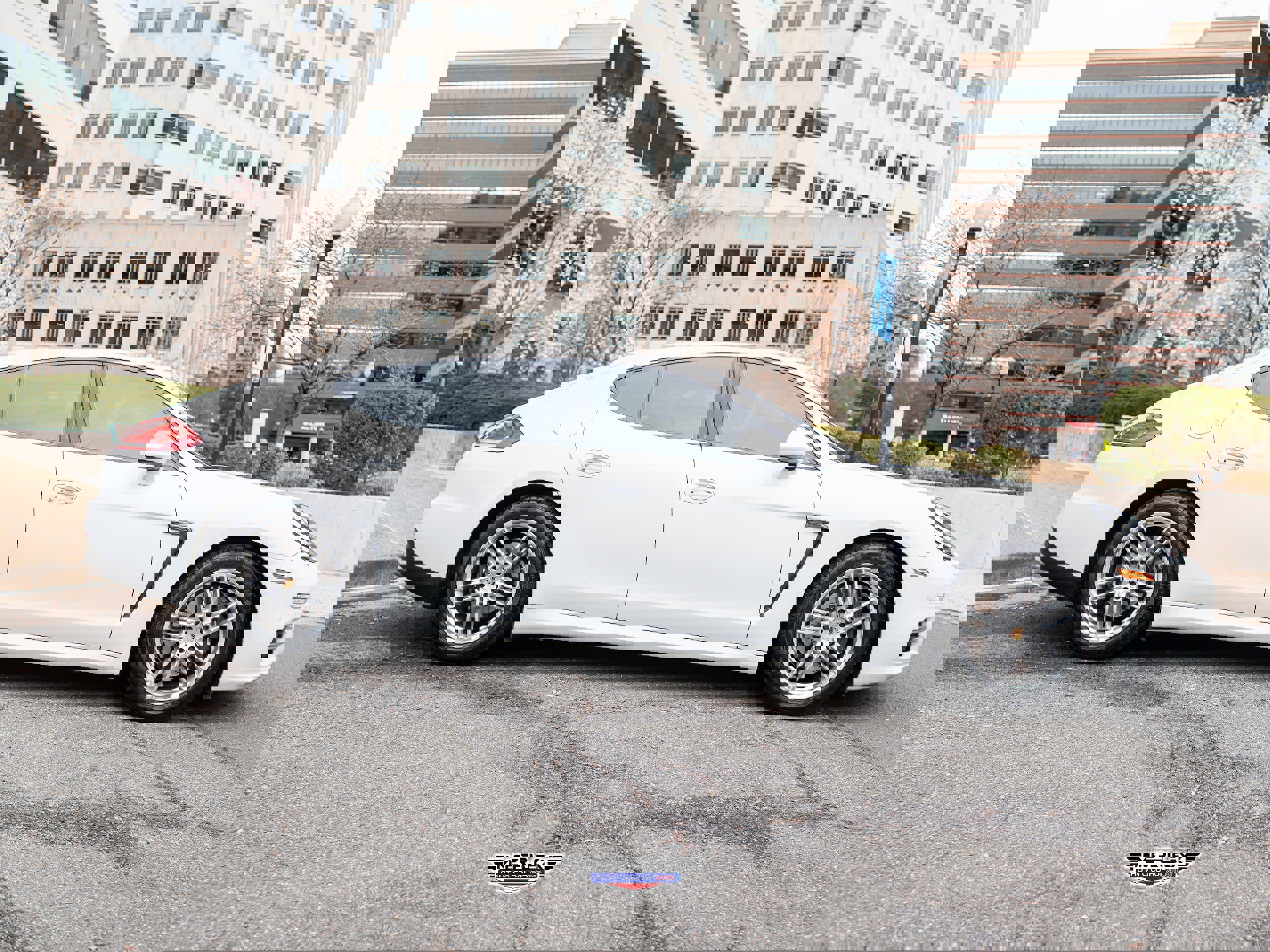 Used 2016 Porsche Panamera 4 image 8