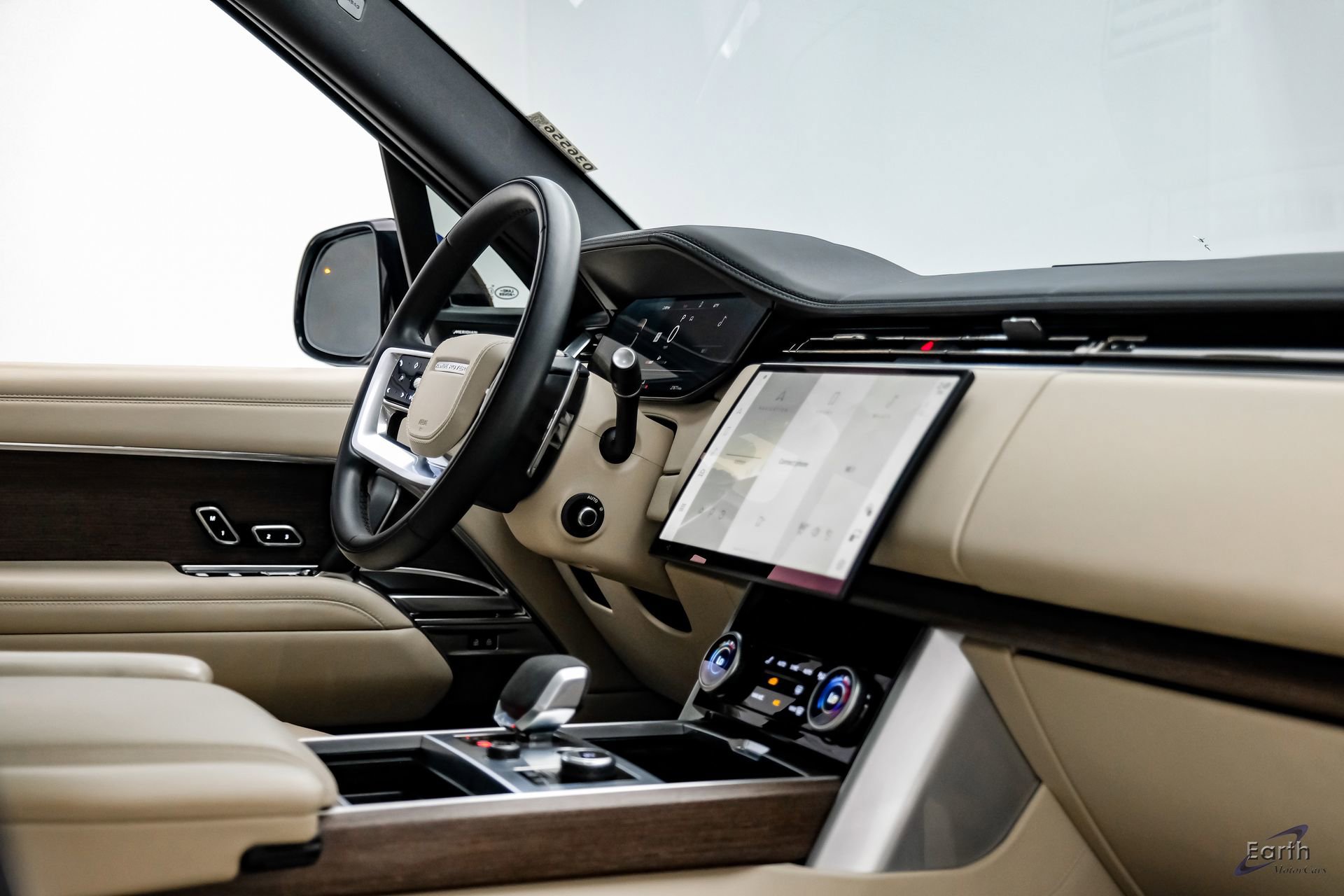 Used 2023 Land Rover Range Rover SE image 45