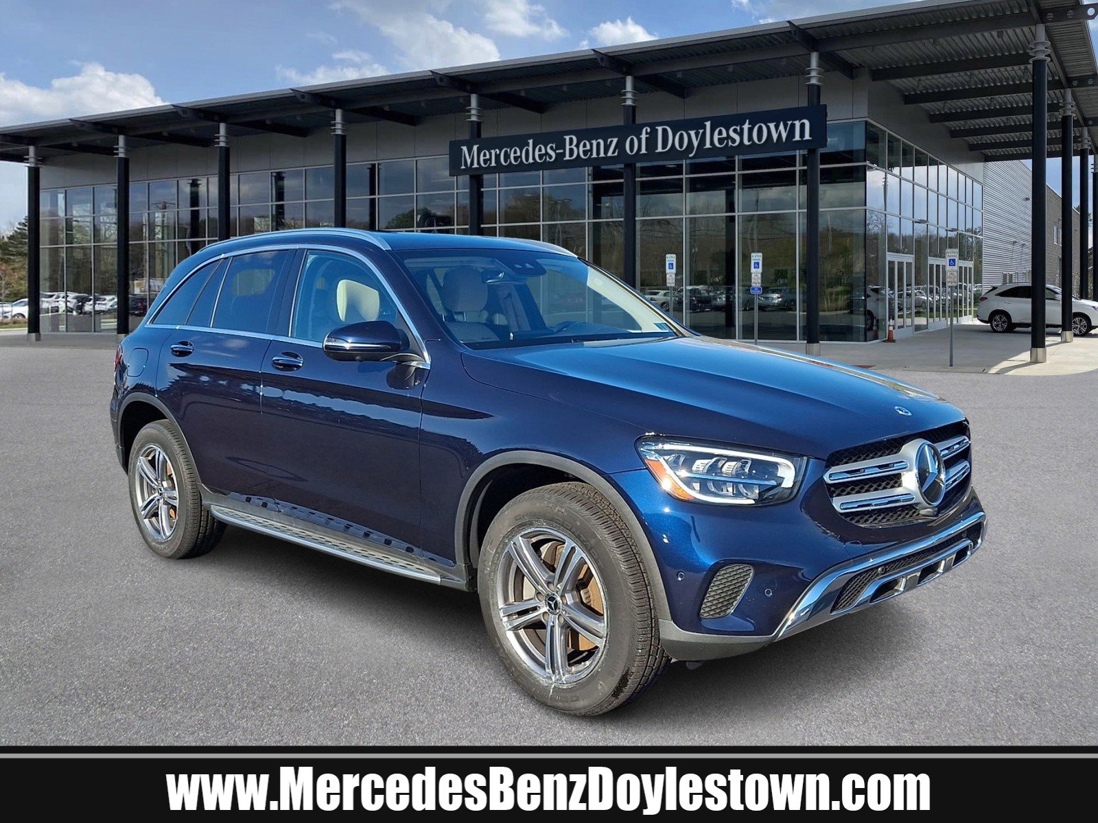 Used 2022 Mercedes-Benz GLC 300 4MATIC image 1