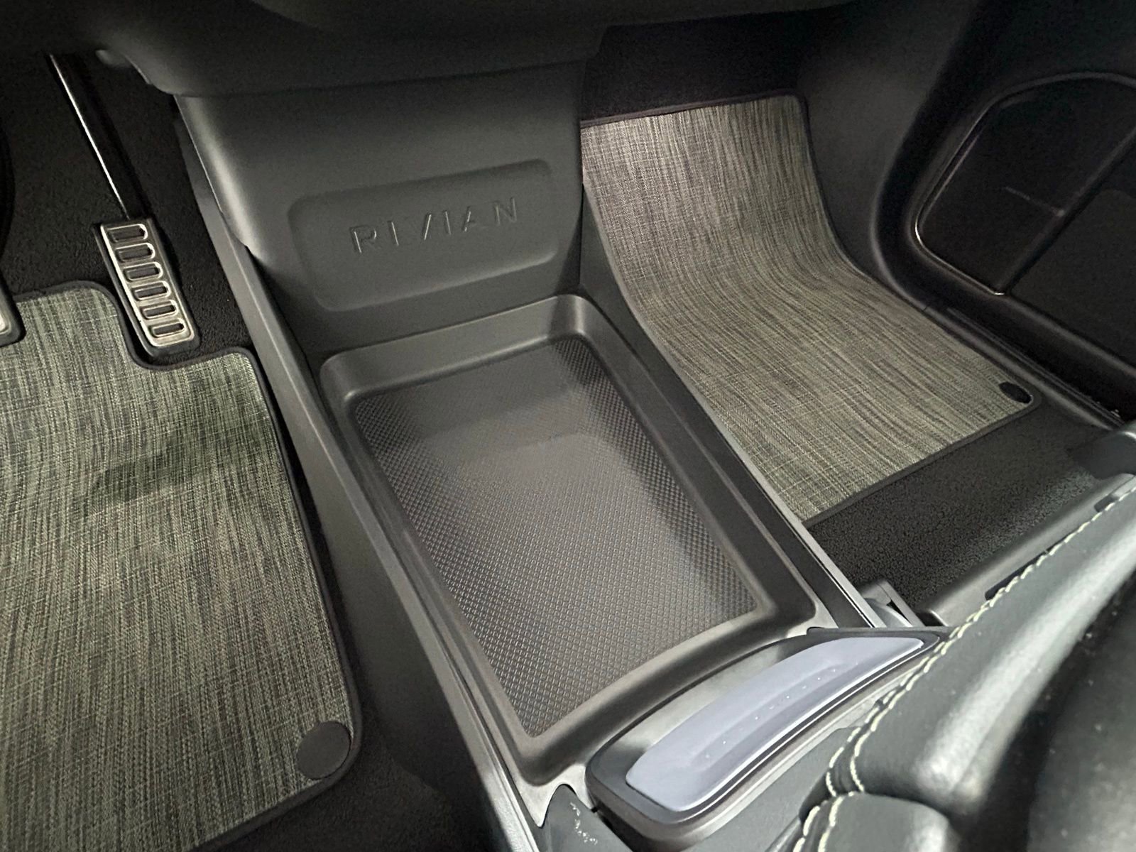 Used 2022 Rivian R1T Adventure image 21