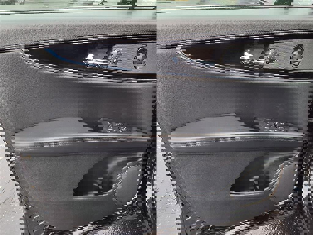 Used 2022 Lincoln Nautilus Reserve w/ Equipment Group 201A image 13