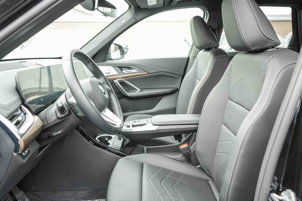 Used 2025 BMW X1 xDrive28i w/ Technology Package image 19