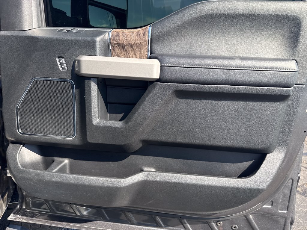 Used 2019 Ford F250 Lariat w/ Lariat Ultimate Package AWD/4WD image 46
