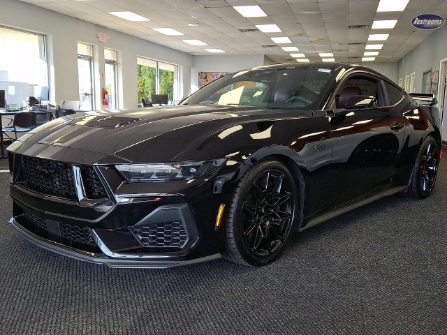 Used 2024 Ford Mustang GT Premium w/ GT Performance Package RWD image 3