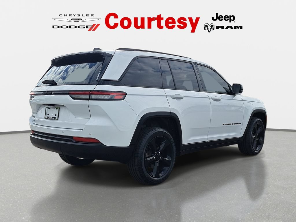 Certified 2024 Jeep Grand Cherokee Altitude AWD/4WD image 4