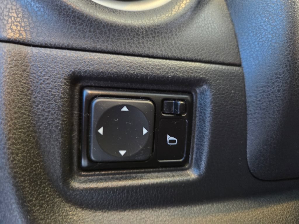 Used 2015 Nissan Versa Note SR FWD image 31