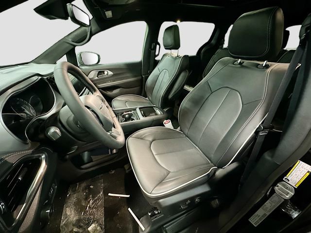 New 2026 Chrysler Pacifica Limited image 23