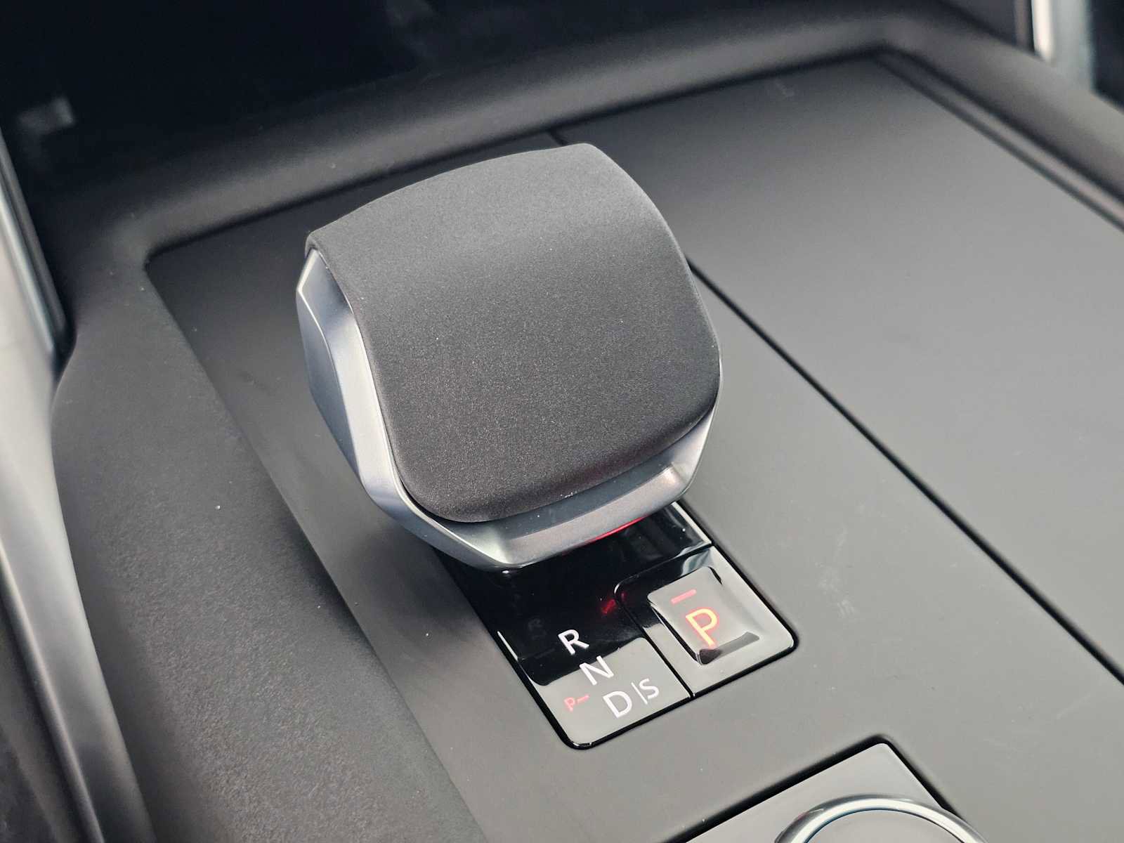 New 2026 Land Rover Discovery S AWD/4WD image 30