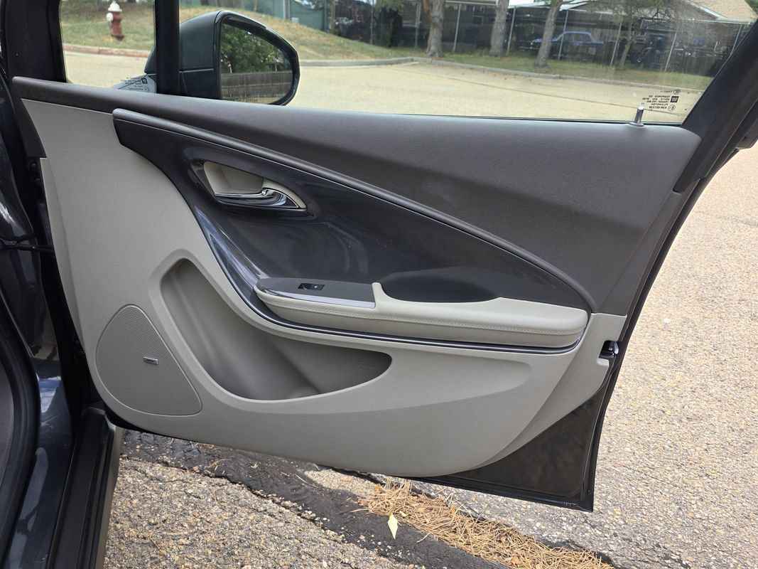 Used 2014 Chevrolet Volt w/ Enhanced Safety Package 1 FWD image 21