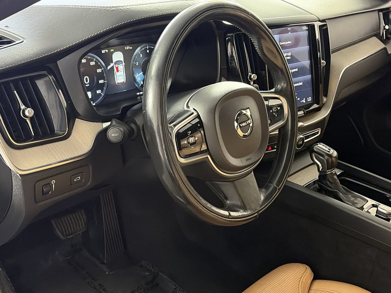 Used 2018 Volvo XC60 T6 Inscription w/ Luxury Seat Package AWD/4WD image 12