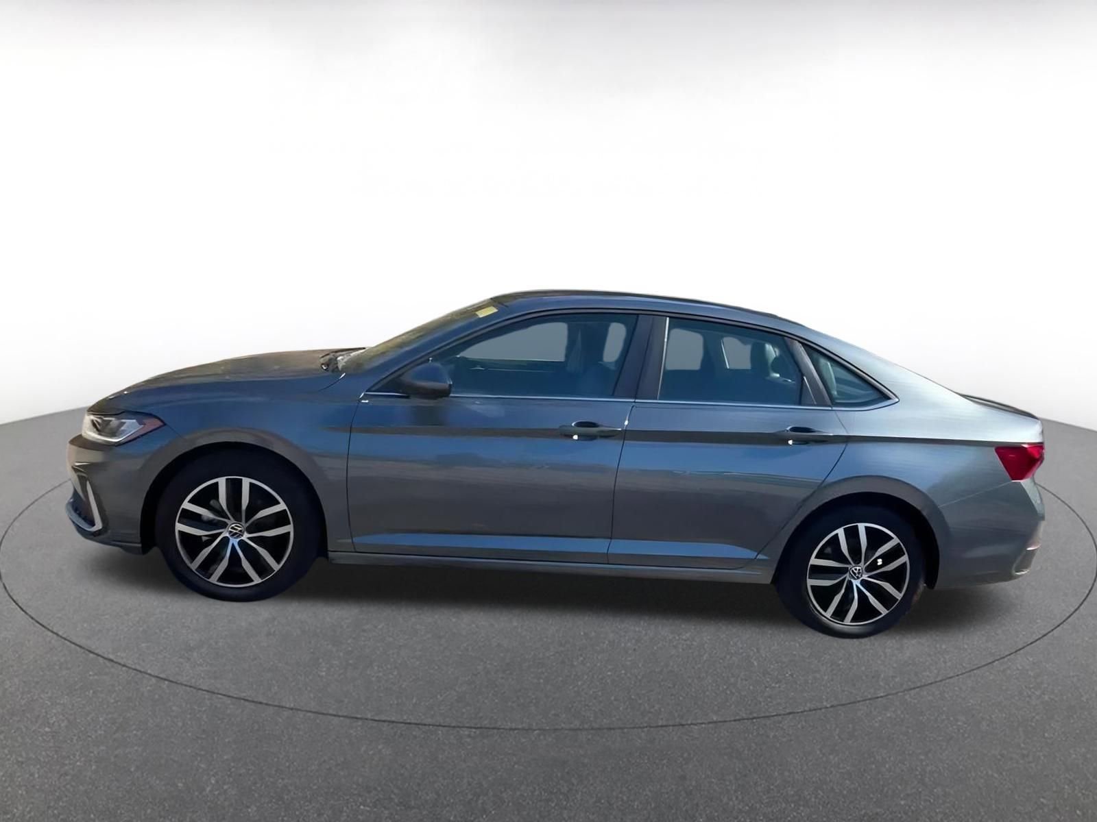 Used 2025 Volkswagen Jetta SE image 9