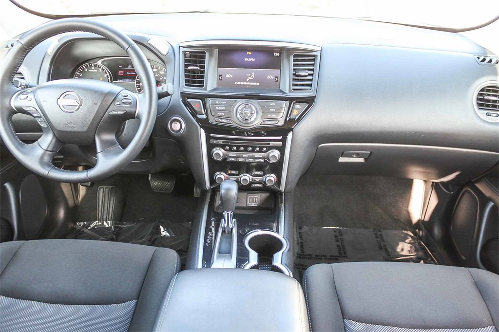 Used 2020 Nissan Pathfinder SV image 16