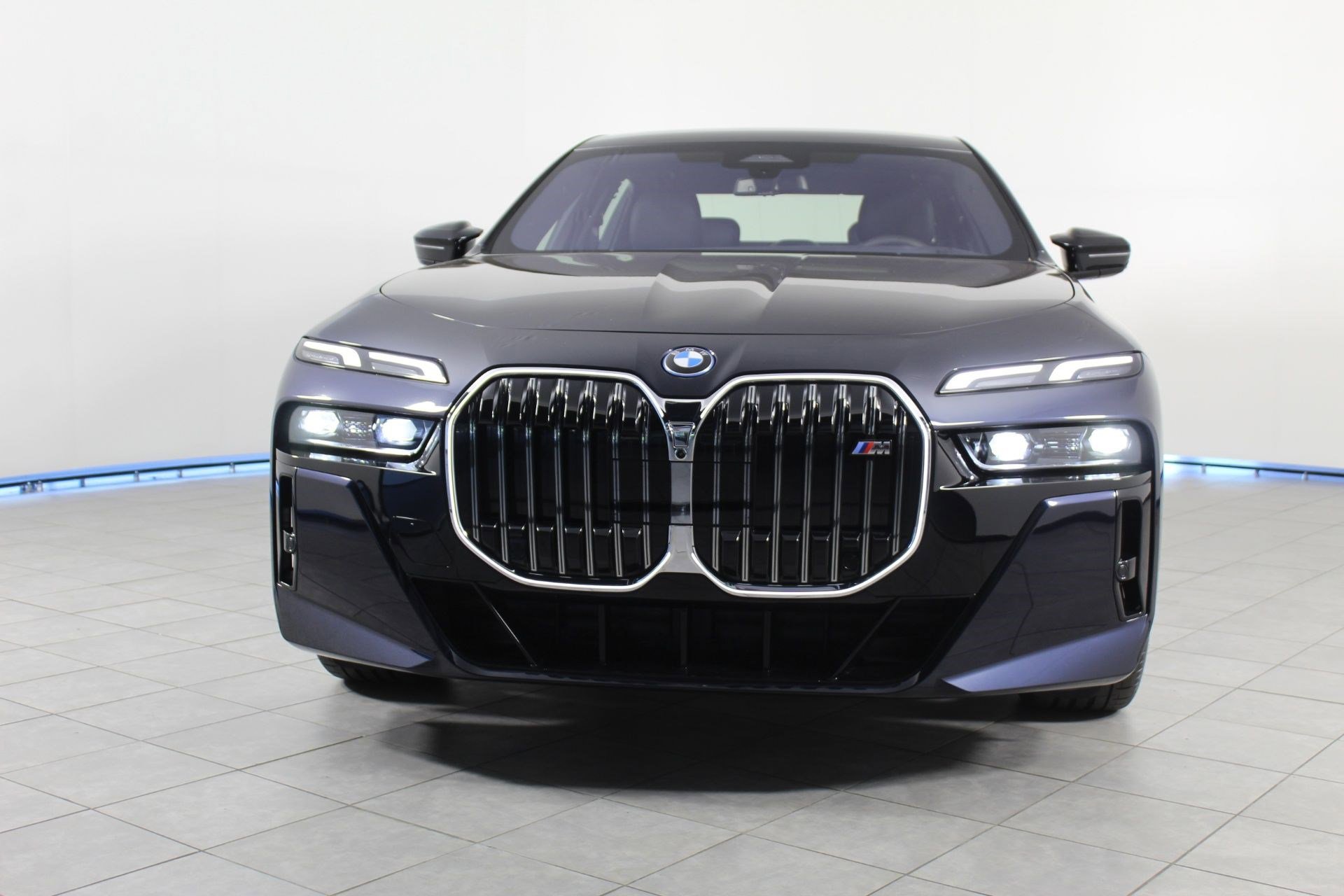 Used 2026 BMW i7 M70 w/ Premium Package image 6