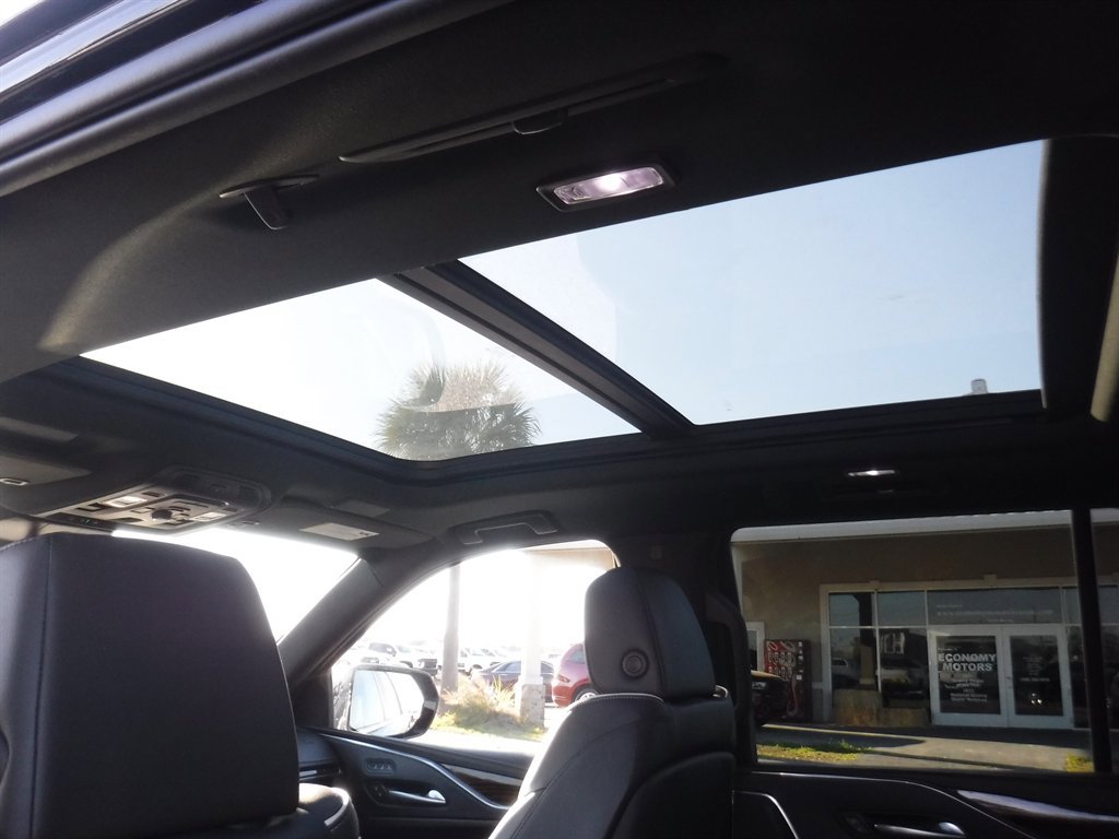 Used 2023 Cadillac Escalade Premium Luxury image 13