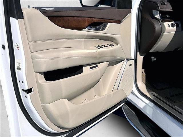 Used 2017 Cadillac Escalade Luxury image 18