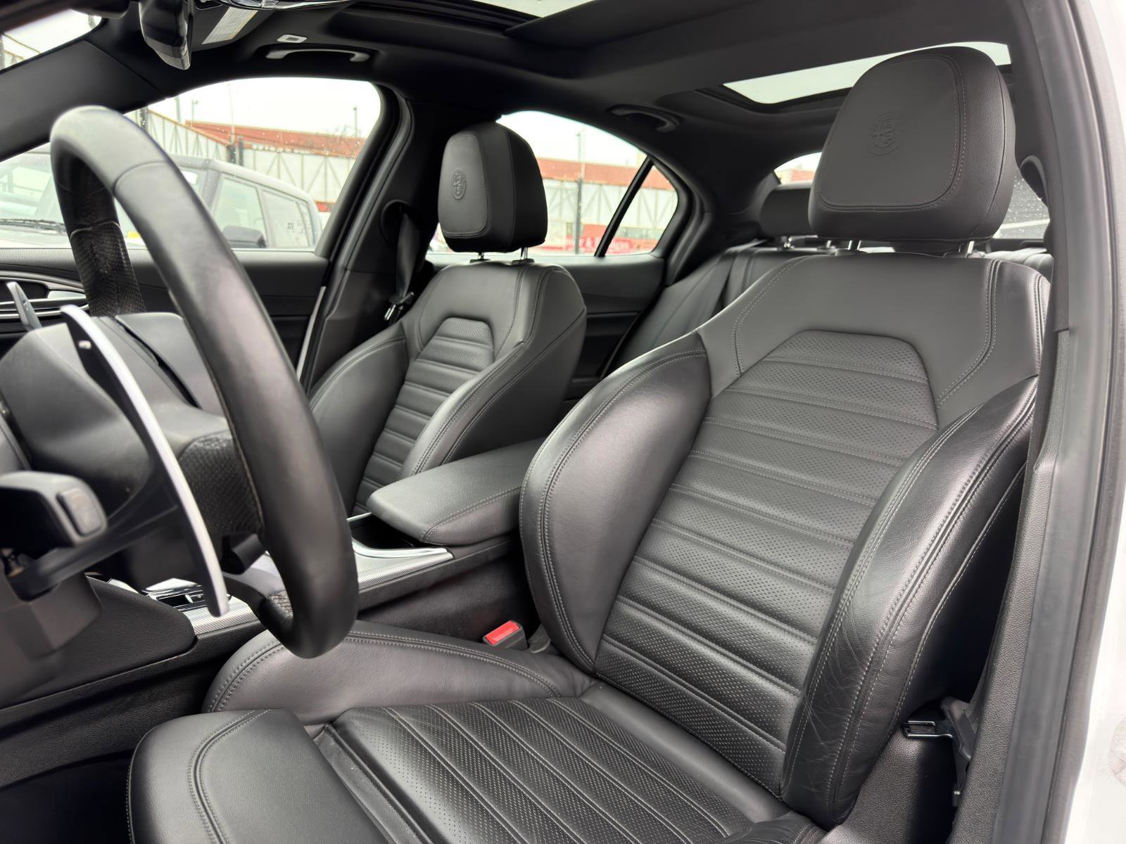 Used 2022 Alfa Romeo Giulia Veloce image 16