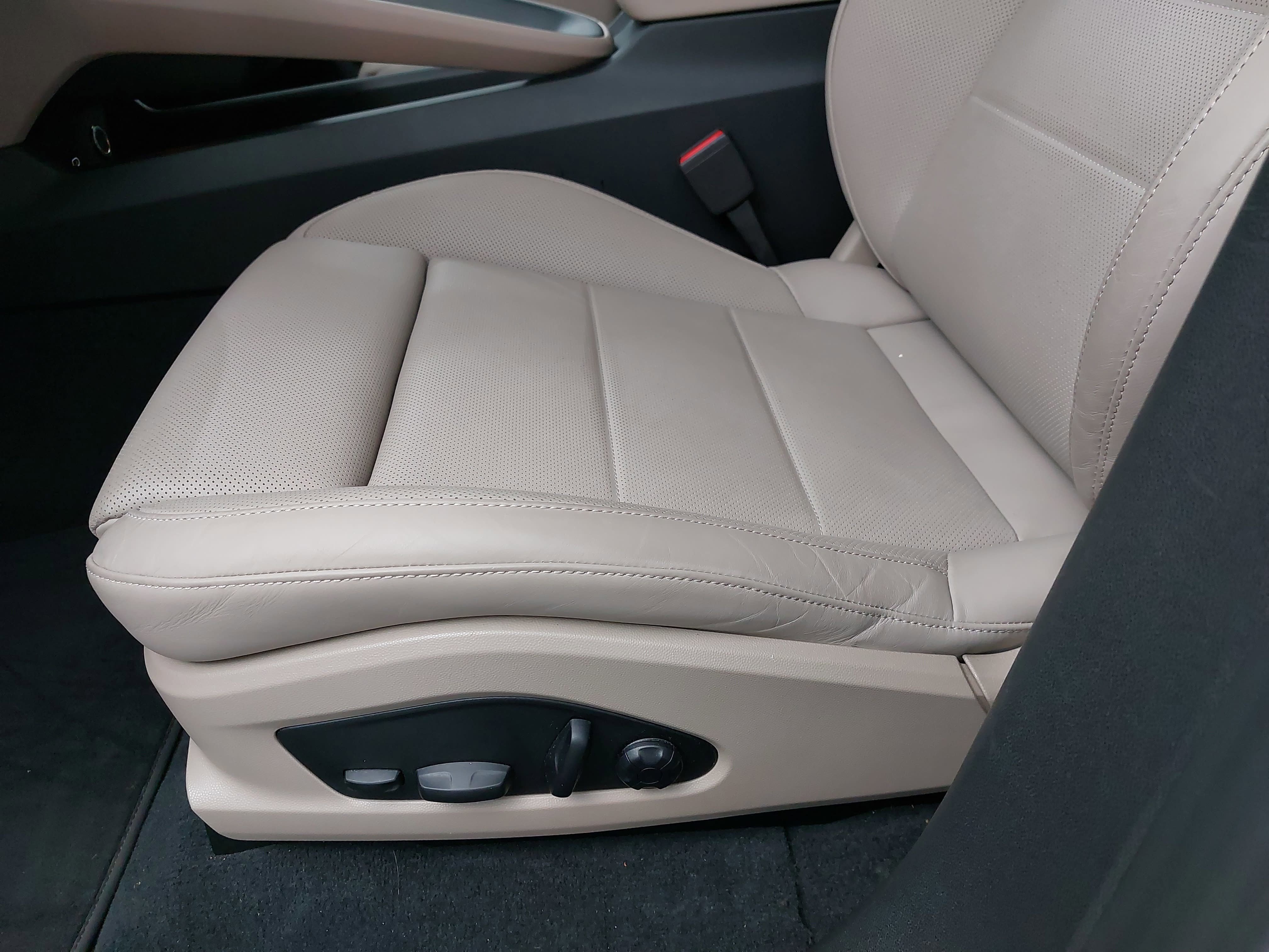 Certified 2025 Porsche Macan Electric RWD image 31