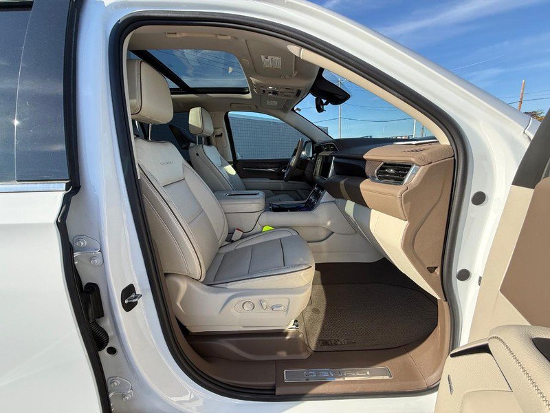 Used 2024 GMC Yukon Denali w/ Advanced Technology Package AWD/4WD image 13