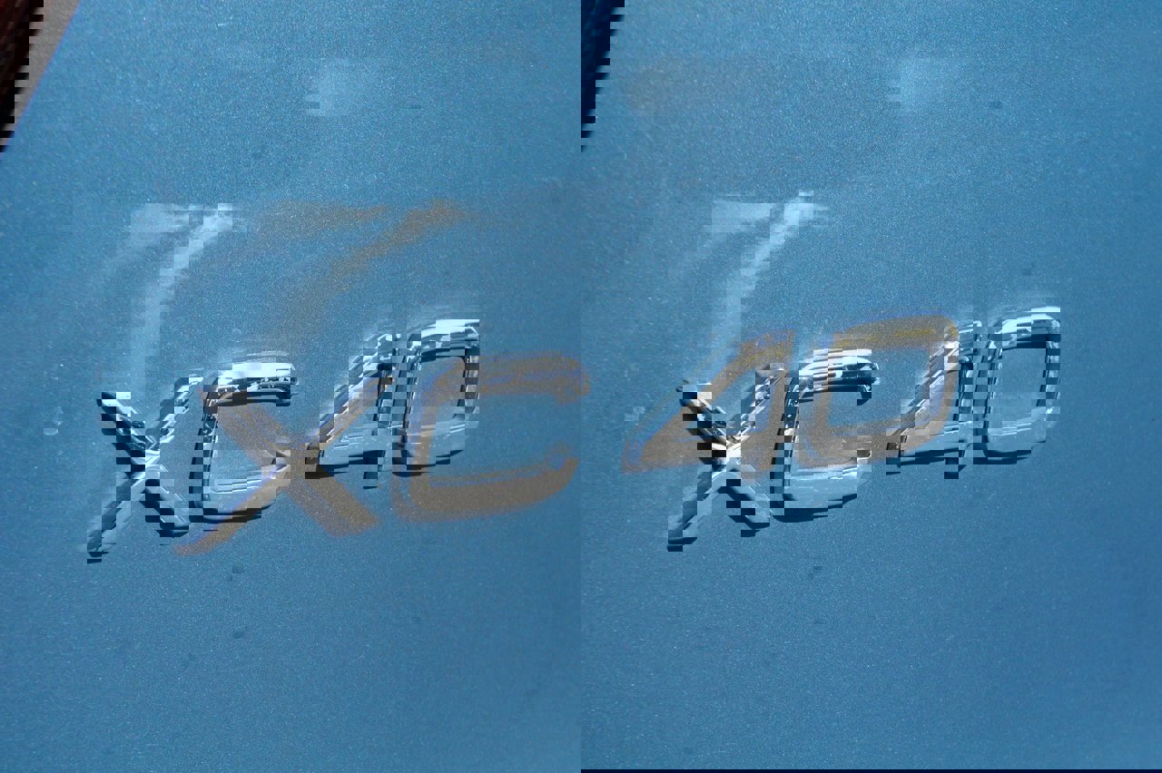 Certified 2025 Volvo XC40 B5 Plus image 9