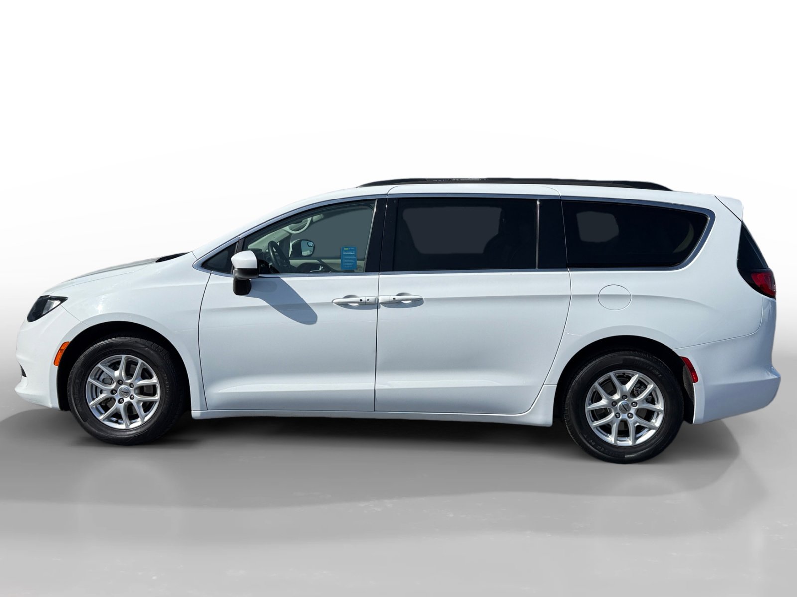 Used 2021 Chrysler Voyager Lxi FWD image 2