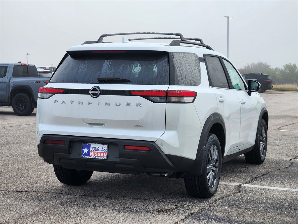 New 2025 Nissan Pathfinder SV image 3