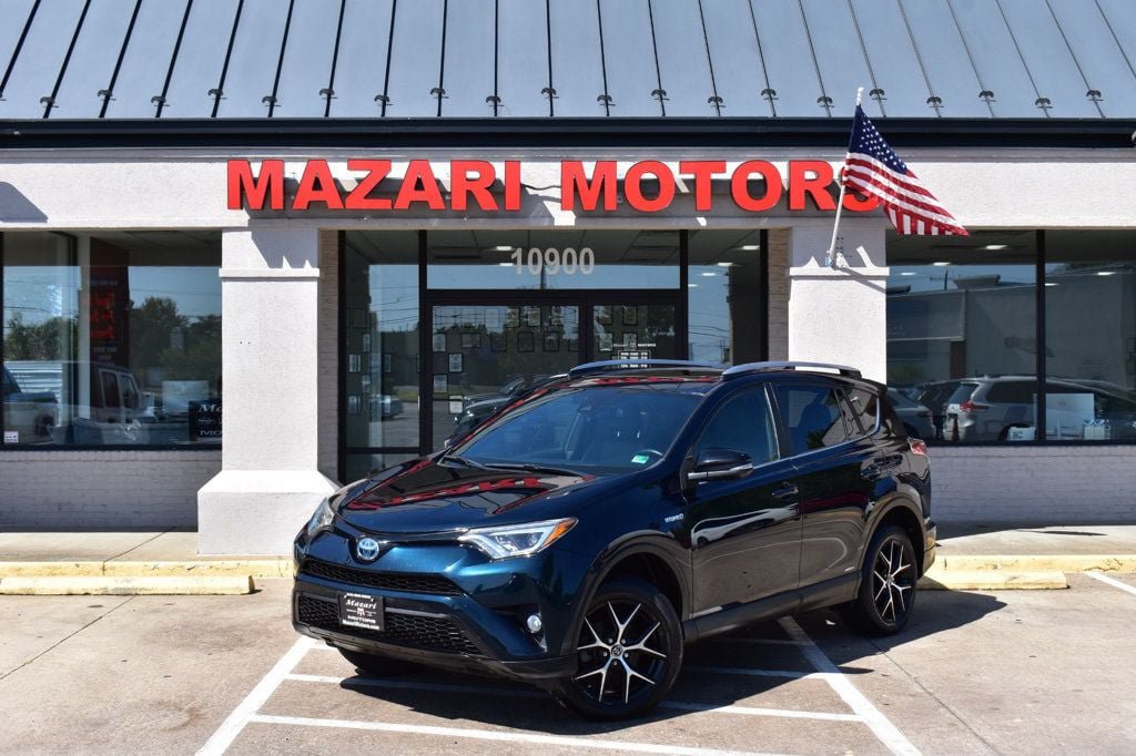 Used 2018 Toyota RAV4 SE AWD/4WD image 2