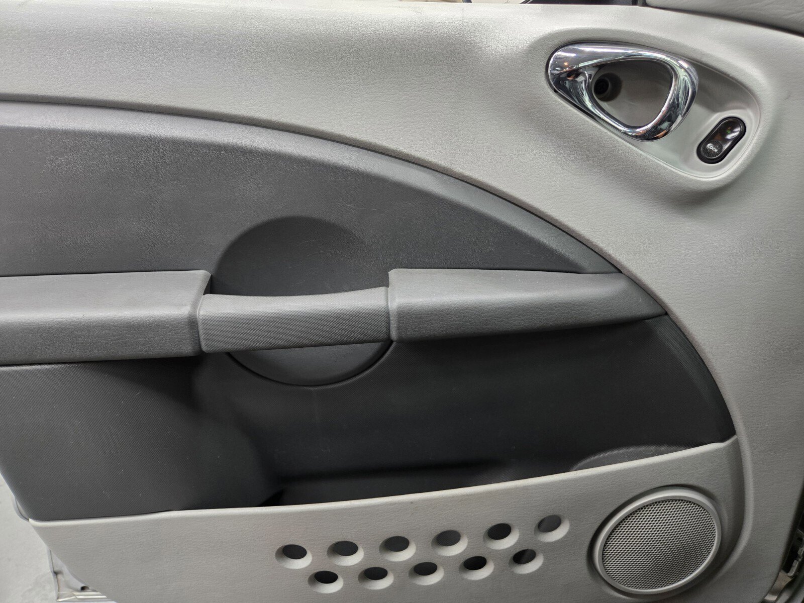 Used 2009 Chrysler PT Cruiser FWD image 14