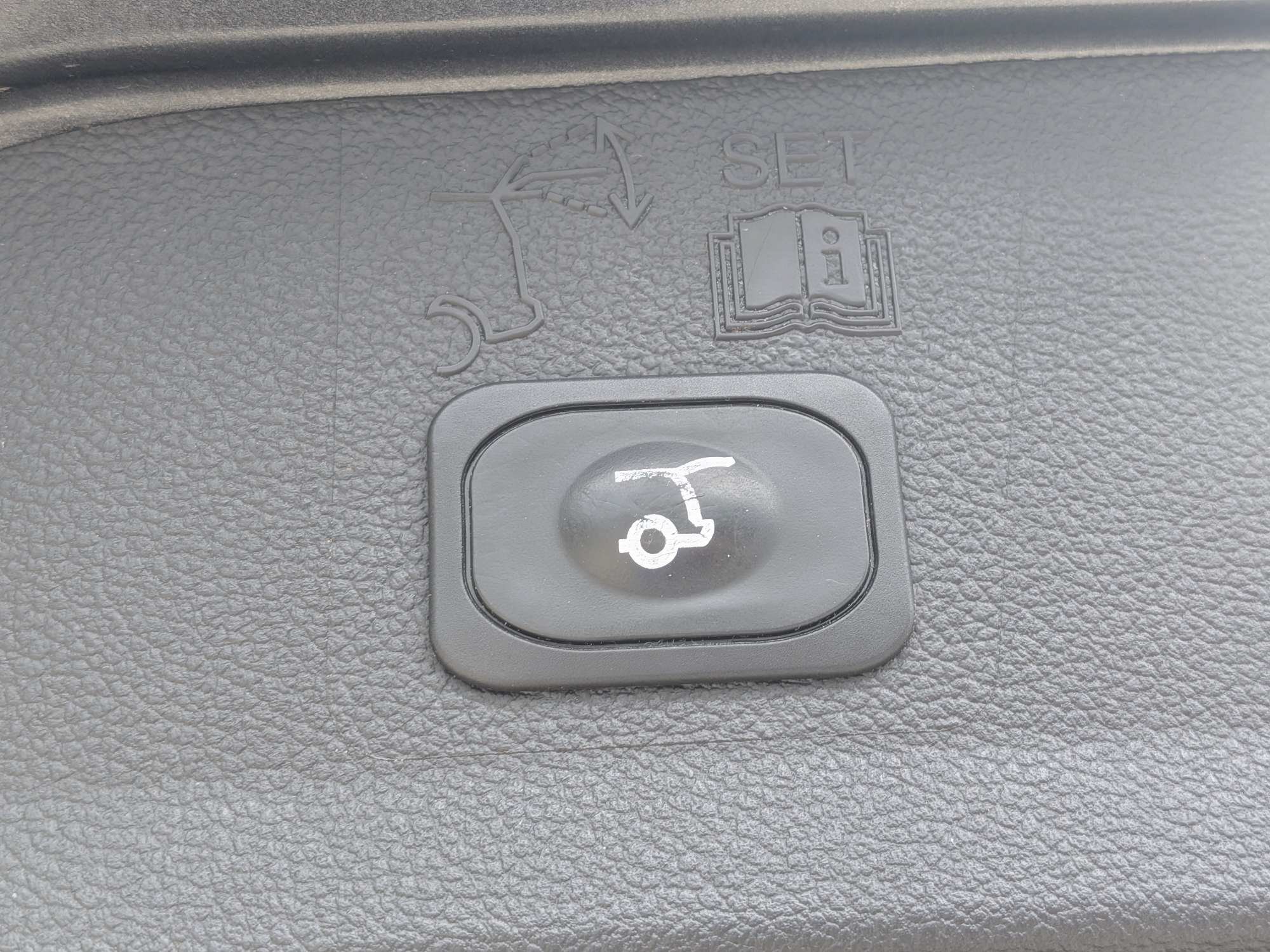 Used 2018 Ford Escape SEL FWD image 14