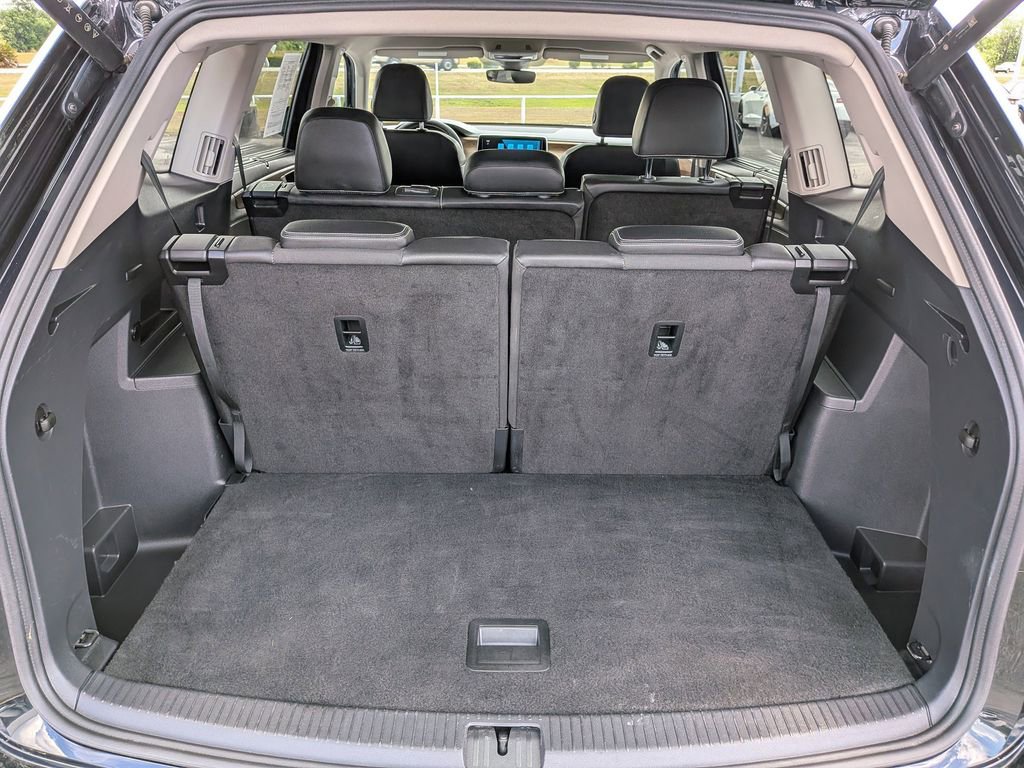 Used 2025 Volkswagen Atlas SE FWD image 16