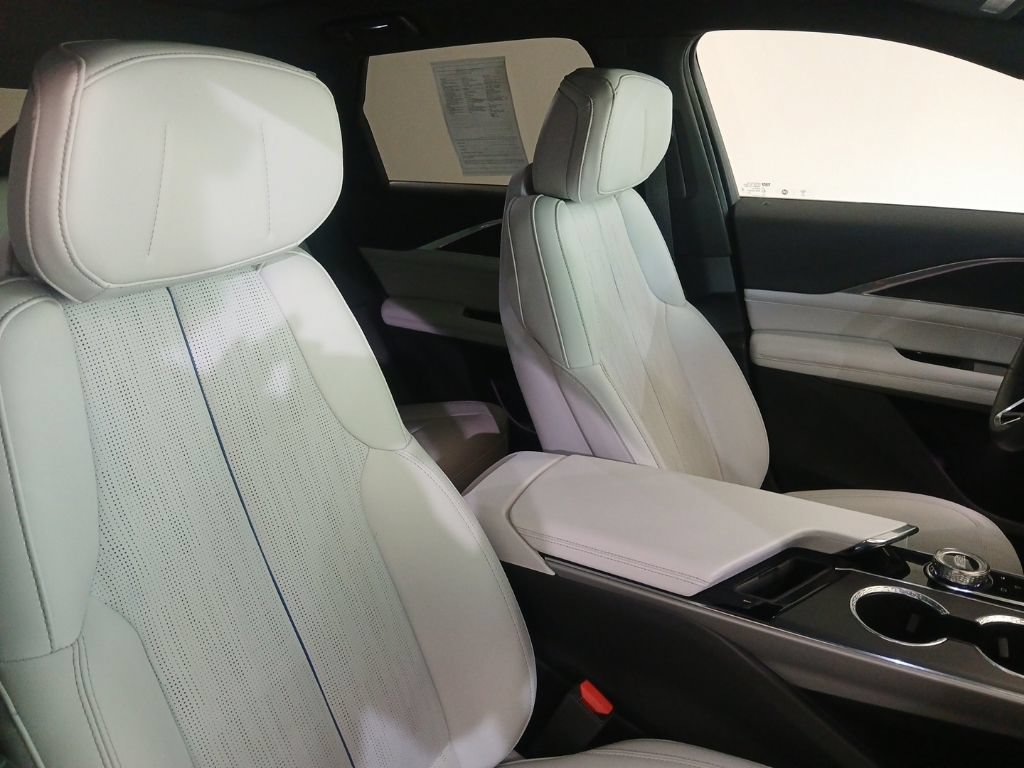 Used 2024 Cadillac Lyriq Luxury w/ LPO, Floor Liner Package AWD/4WD image 13