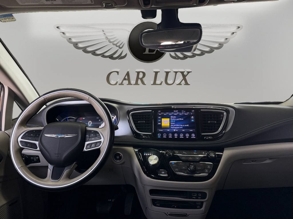Used 2018 Chrysler Pacifica Limited w/ Advanced Safetytec Group FWD image 11
