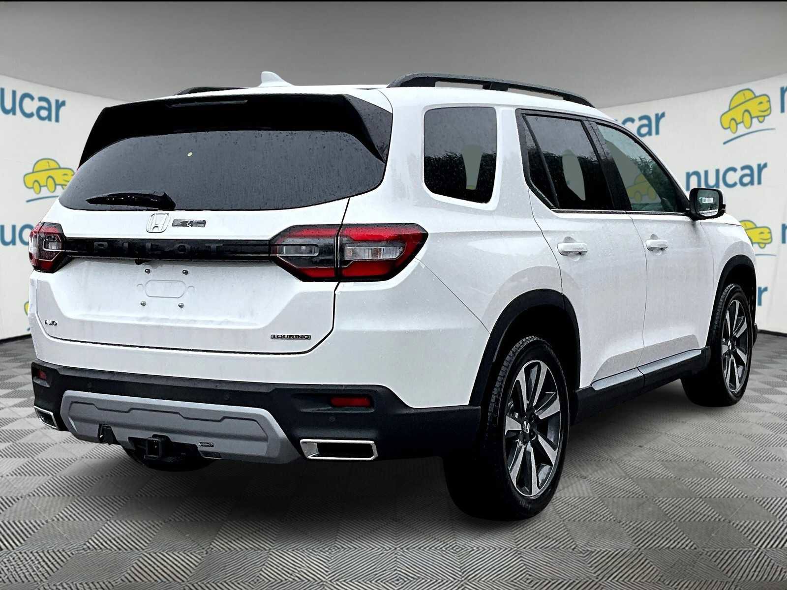 New 2025 Honda Pilot Touring image 7