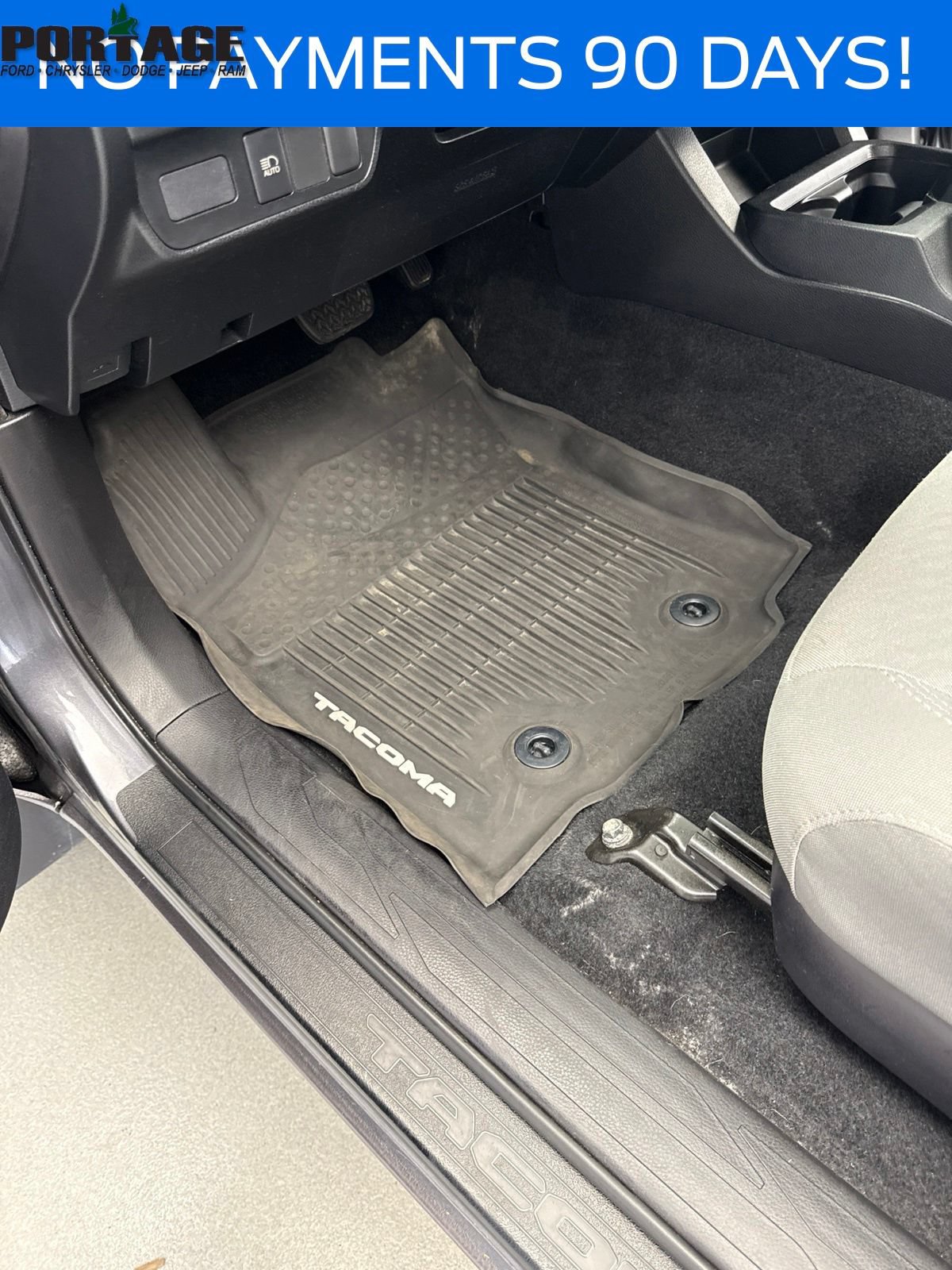 Used 2020 Toyota Tacoma SR AWD/4WD image 11