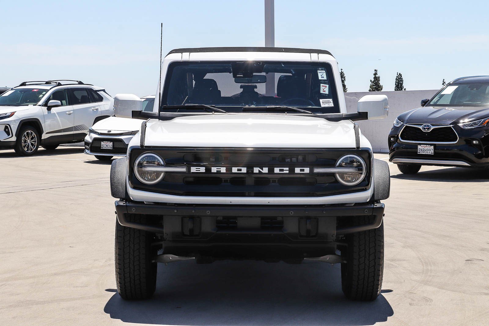 Used 2022 Ford Bronco Outer Banks w/ Sasquatch Package AWD/4WD image 2