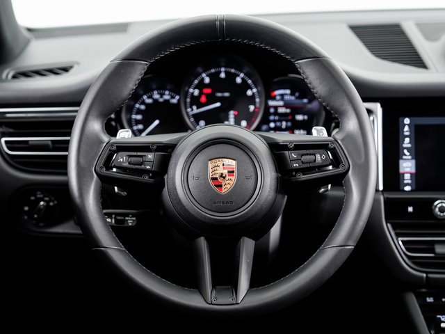 Certified 2025 Porsche Macan image 14