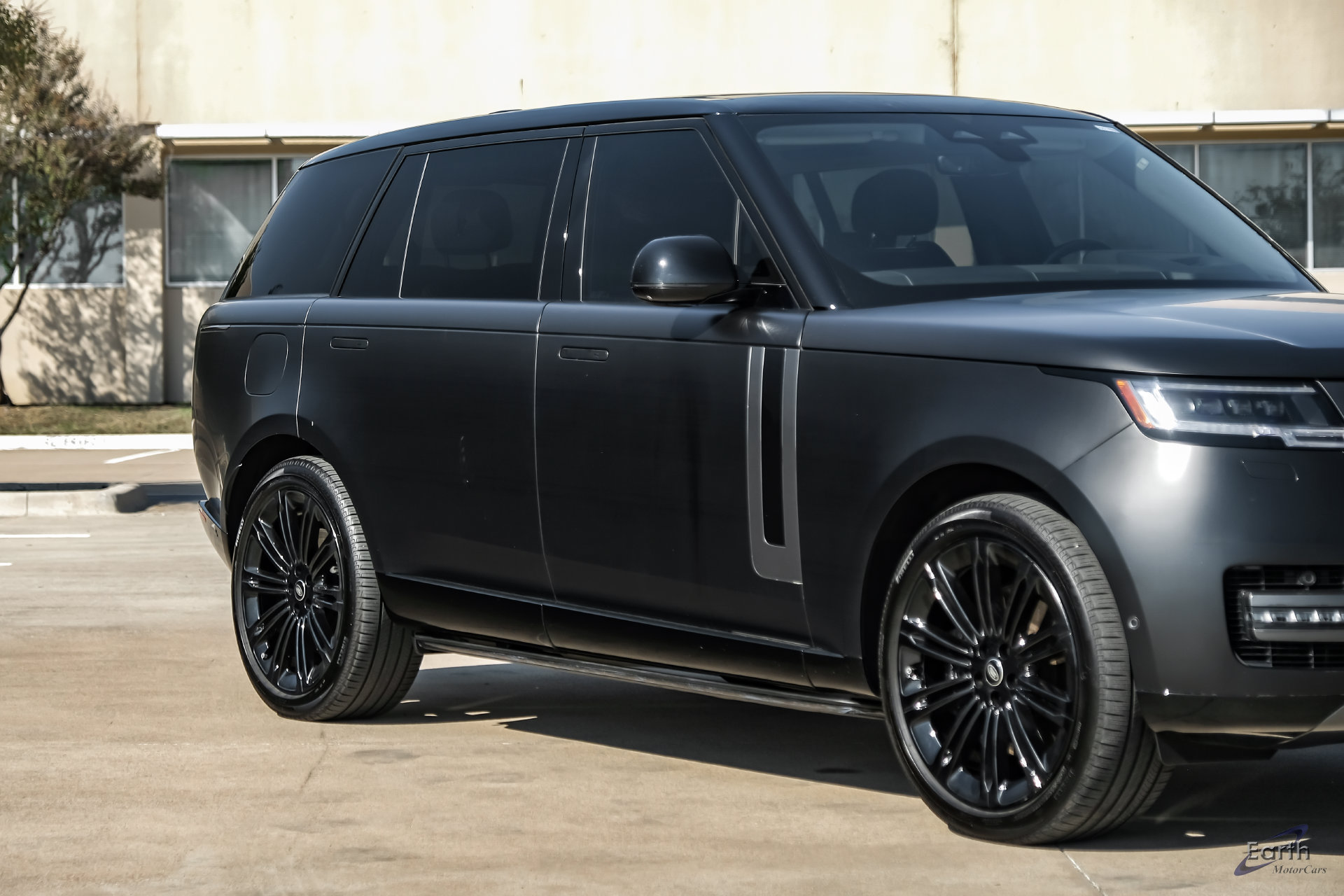Used 2025 Land Rover Range Rover Long Wheelbase SE AWD/4WD image 24