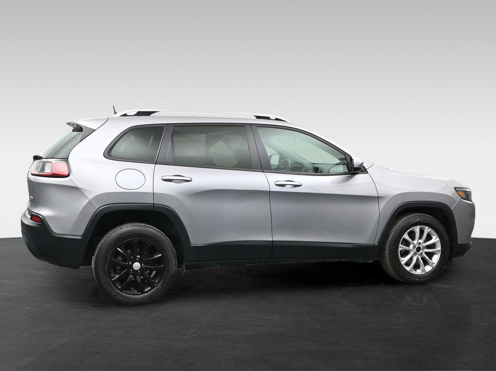 Used 2020 Jeep Cherokee Latitude w/ Cold Weather Group FWD image 5