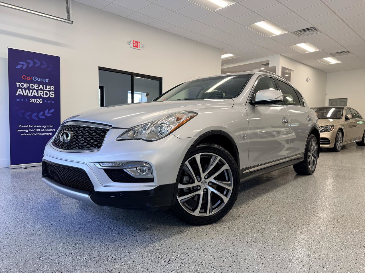 Used 2017 INFINITI QX50 2WD w/ Premium Plus Package image 2