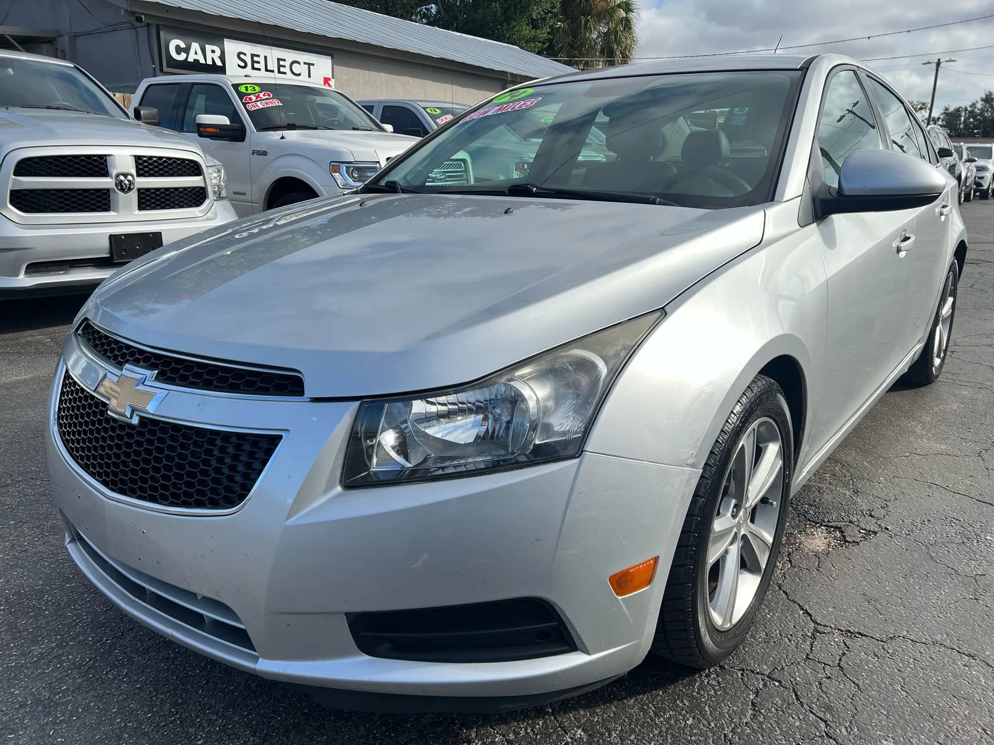 Used 2014 Chevrolet Cruze LT FWD image 2
