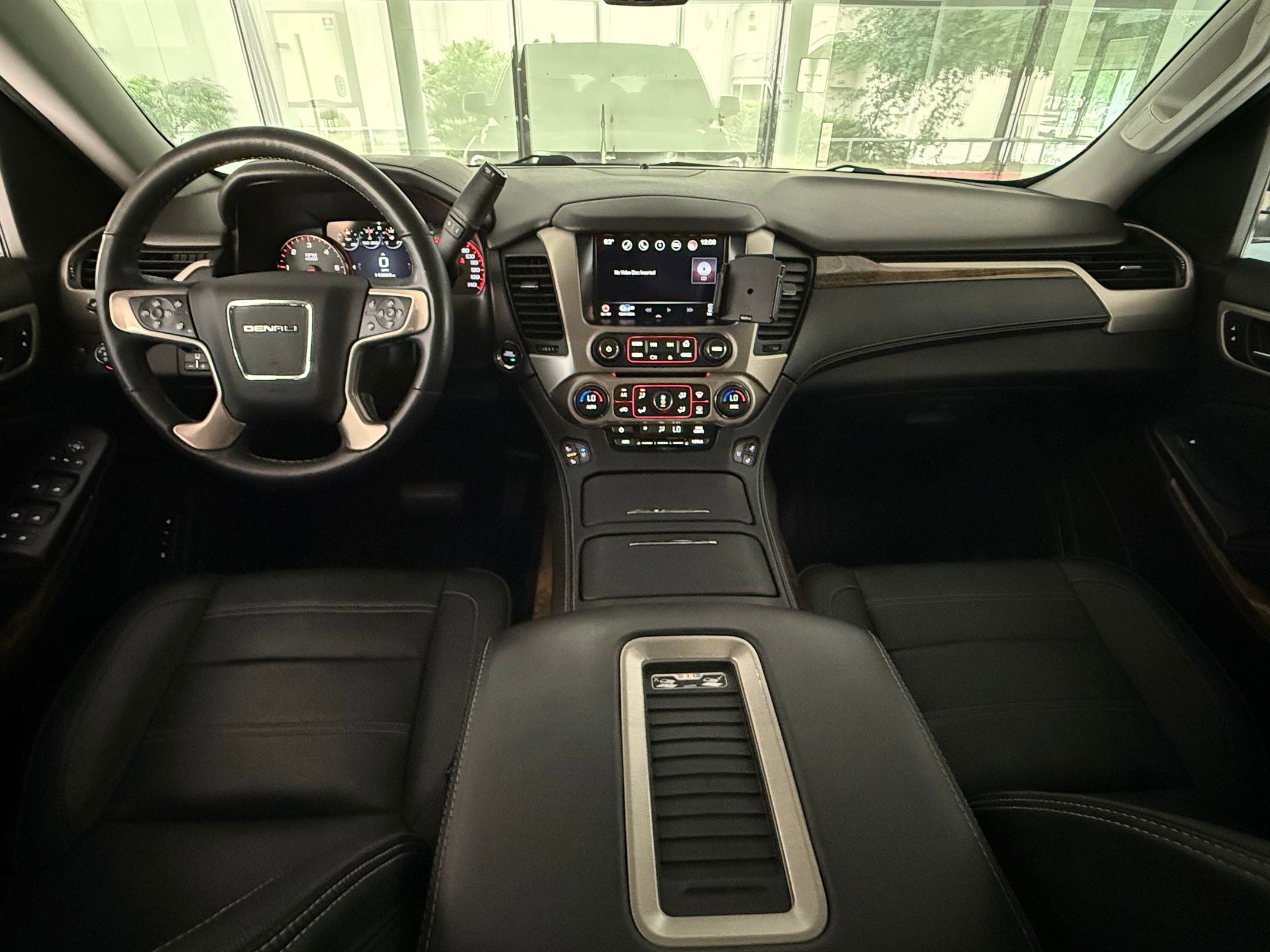 Used 2016 GMC Yukon Denali w/ Open Road Package image 12