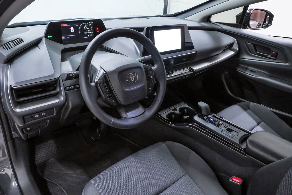 Used 2024 Toyota Prius LE FWD image 2