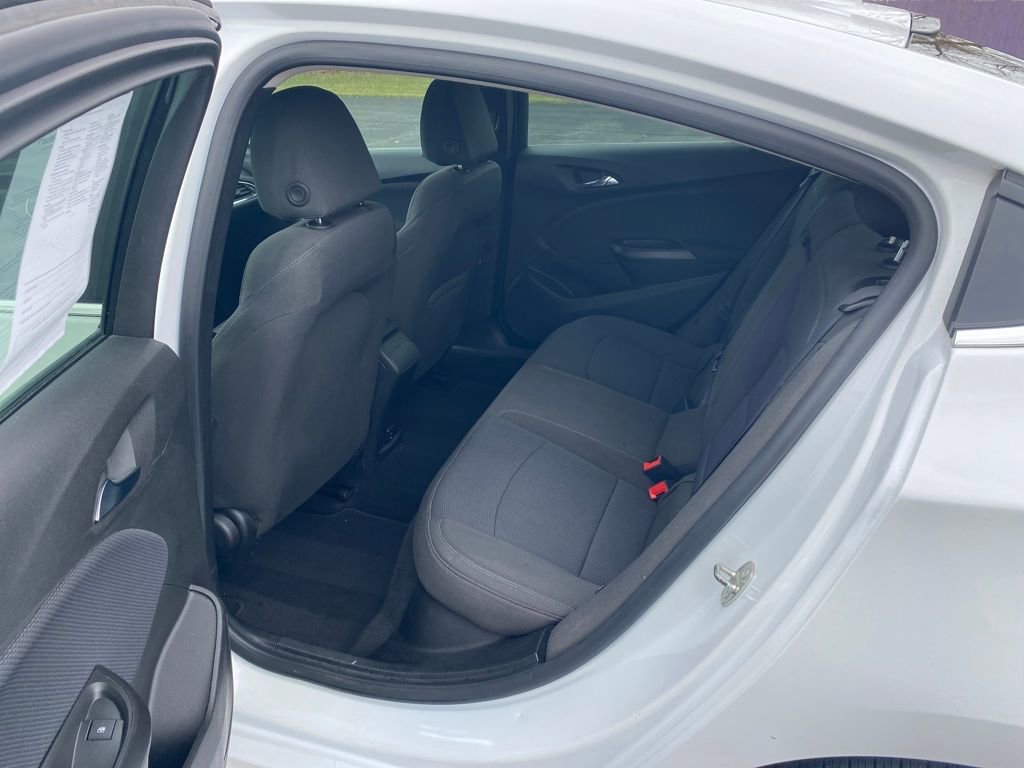 Used 2018 Chevrolet Cruze LT image 18