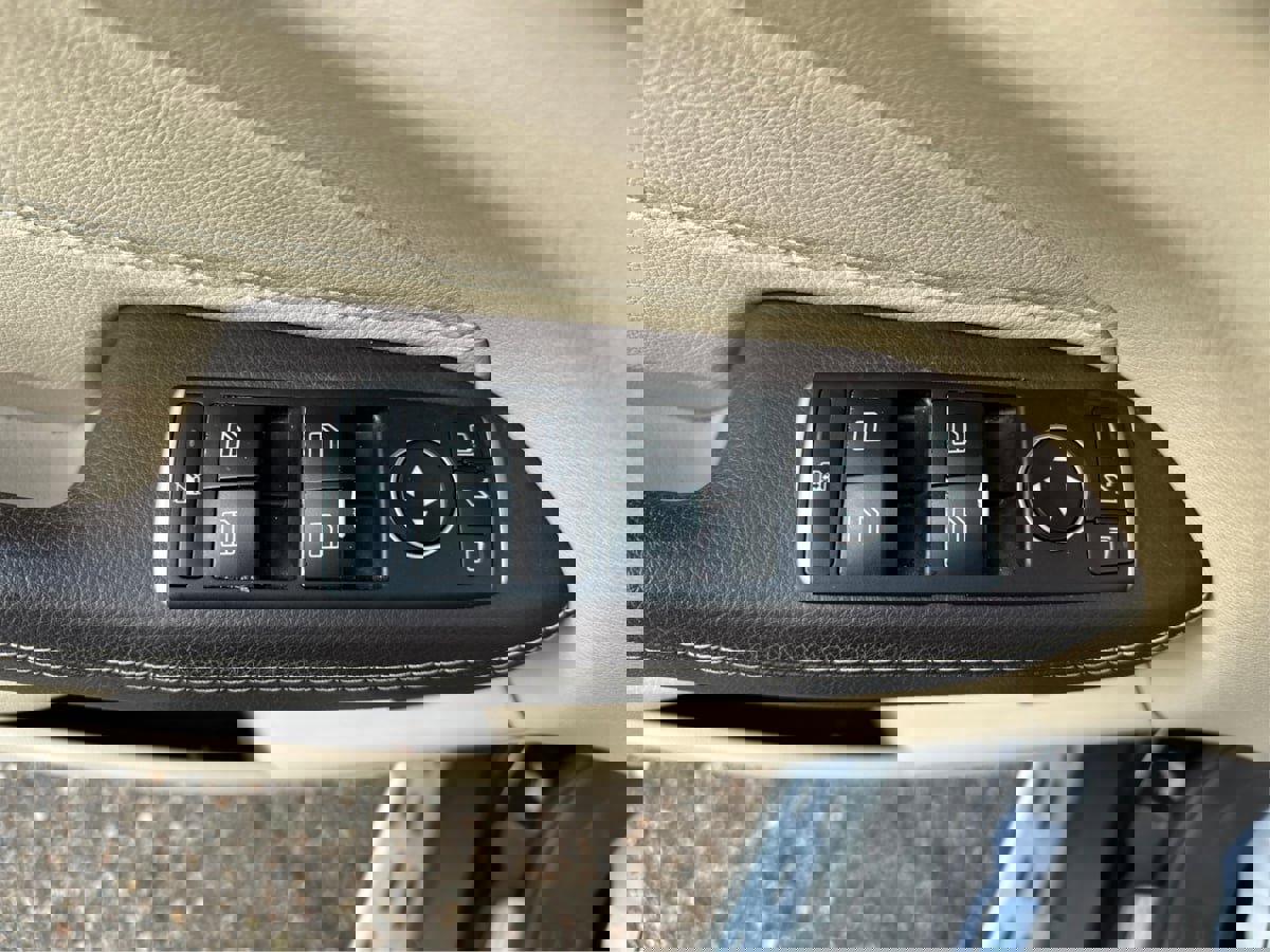 Used 2019 Mercedes-Benz GLE 400 4MATIC w/ Premium 2 Package image 12