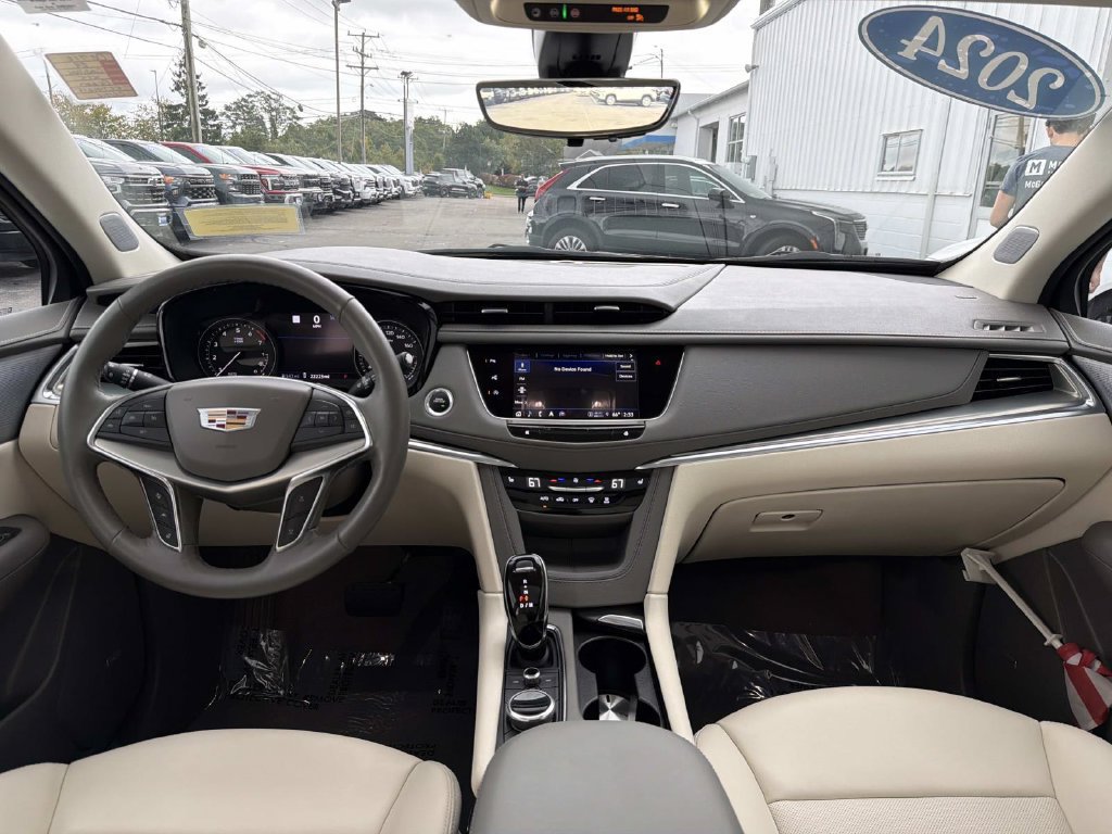 Used 2024 Cadillac XT5 Premium Luxury w/ Technology Package FWD image 17